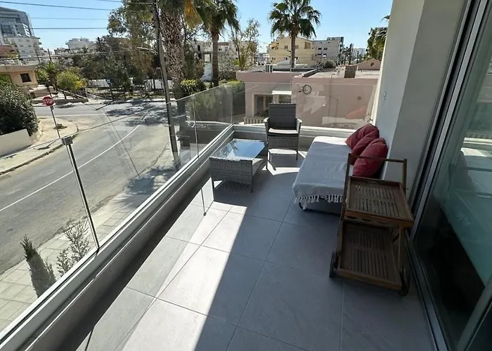 Digital Den * Lárnaca